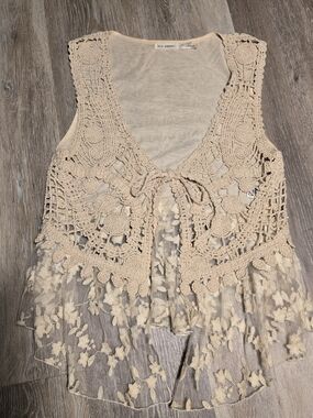 Boho style creme crochet and lace peplum tank top vest Size Large